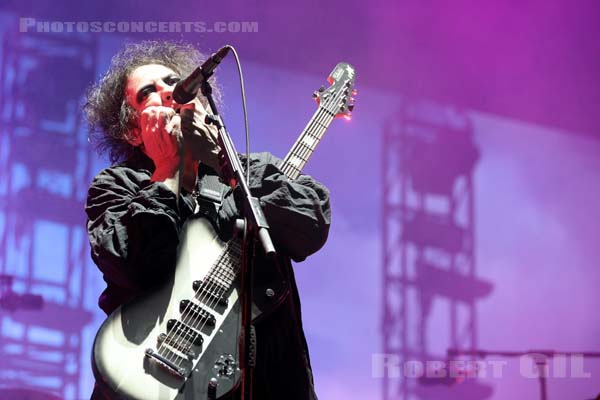 THE CURE - 2019-08-23 - SAINT CLOUD - Domaine National - Grande Scene - Robert James Smith